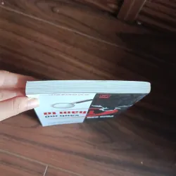 Phía sau vành mũ thám tử 1041060