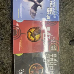 Húng nhại, bắt lửa, đấu trường sinh tử Suzanne Collins