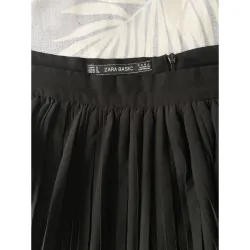 MỚI 99%***CHÂN VÁY XẾP LY ZARA BASIC ĐEN* VIỀN XOÈ* CHẤT SUÔNG ĐẸP* TẶNG QUÀ 0Đ 591528