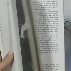 [MIỄN PHÍ BỌC SÁCH] Tình yêu hàng hiệu - Radha Chadha 688588