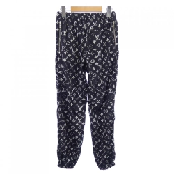 Quần jogger monogram hiệu ứng stencil LOUIS VUITTON FIPA11DFU 647685