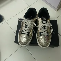 Giày thể thao nữ da bóng vàng cá tính phong cách trẻ trung 907806