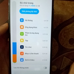 Điện thoại Vsmart Star 5 màu đen dùng tốt mặc dù vỏ xước 495454