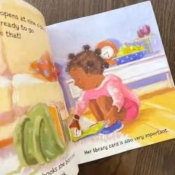 Lola at the Library 973488