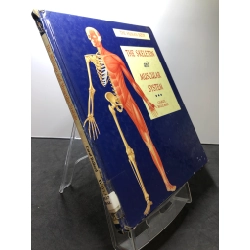 The Skeleton and Muscular System BÌA CỨNG mới 80% bẩn nhẹ Carol Ballard HPB2707 NGOẠI VĂN