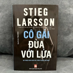 Cô gái đùa với lửa - Stieg Larsson