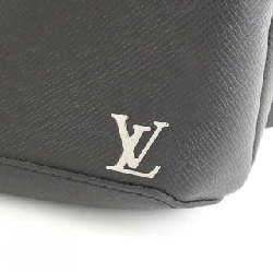 Túi đeo chéo Louis Vuitton Taiga Avenue M30443 - Hàng hiệu Chính hãng 764061