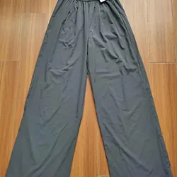 2 quần dài size M nguyên tag mác: 1 denim 1 dù gió 738628