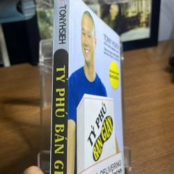 Tỷ phú bán giày Tony Hsieh 508298