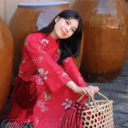 Váy cô dâu cổ cao dài tay chất liệu lụa màu trắng kem 737788