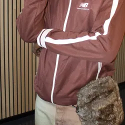 Áo khoác thể thao New Balance jacket màu nâu đỏ 719706