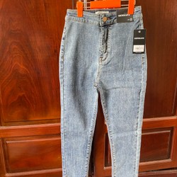 QUẦN JEANS 90cm newtag chưa mặc. 138295