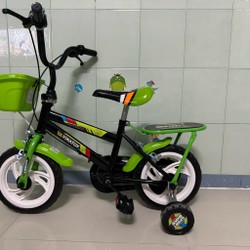 Xe đạp trẻ em từ 2-4 tuổi màu xanh lá còn mới 