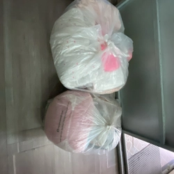 2 túi đồ dành cho mẹ và bé còn xài tốt.