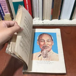 II Lịch Sử: Việt Nam _ Đất Nước Anh Hùng - 1975 724645