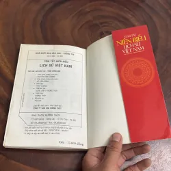 II Sách Lịch Sử: Tóm Tắt Niên Biểu Lịch Sử Việt Nam - Hà Văn Thư, Trần Hồng Đức - 2009 1022417