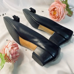 Salvatore ferragamo vara size 6C black 195270