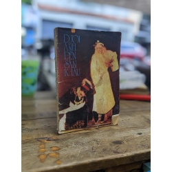 Dưới ánh đèn sân khấu