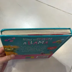 NGOẠI VĂN tiếng anh trẻ em bìa cứng : How to charm a LLAMA - with two-way sequins!  1027554