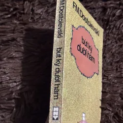 Bút ký dưới hầm 763370