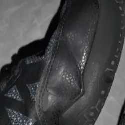 Yonex Voltrex size42 màu đen ( cam kết hàng chính hãng có box) tình trạng :95% 792590