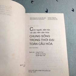 Con người, dân tộc và các nền văn hoá: Chung sống trong thời đại toàn cầu hoá (Nhân học) 332138