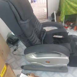 Dư dùng,cần bán một ghế massage sản xuất theo mẫu Korea, giá bán   3 triệu 500 vnđ
