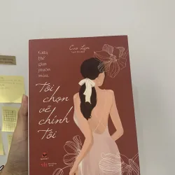 Cuốn “Giữa thế gian muôn màu Tôi chọn vẽ chính tôi” 970865