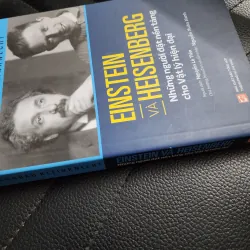 Einstein và Heisenberg - Những người đặt nền tảng cho vật lý hiện đại | Konrad Kleinknecht 930007