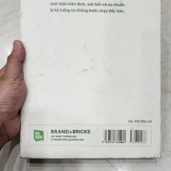 Brand & Bricks Xây dựng thương hiệu từ những viên gạch đầu tiên Riobook 736252