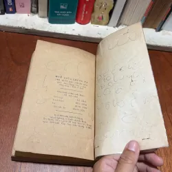 [Bìa Có Viết Vẽ] - II Lịch Sử, Văn Hoá: Huế Giữa Chúng Ta - Lê Văn Hảo - 1984 797145