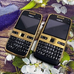 Điện Thoại Nokia Black E72 Phiên Bản Mạ Vàng 24K