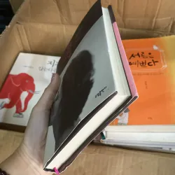 한낮인데 어두운 방" (A room dark at midday) của 759951