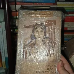 Đức Mẹ mặc áo choàng lông