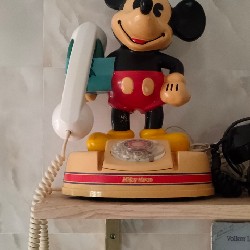 Điện thoại quay số chuột Mickey thập niên 1980
