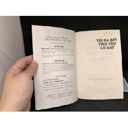 [Phiên Chợ Sách Cũ] Tôi Đã Bắt Tình Yêu Lộ Mặt, Mới 80% (Trang đầu có chữ ký), 2020 - Oopsy H1604-SBM-1 1019539