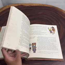 [Xem Kỹ Ảnh] - II Sách Lịch Sử: Con Người Trở Thành Khổng Lồ - 1982 1022276