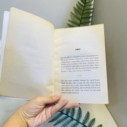 [Sách 2hand từ US] Like new 90% - Gossamer của Lois Lowry 478010