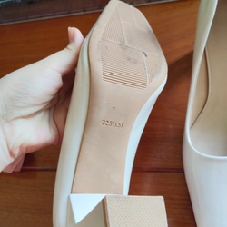 Giày bít mũi trắng 547813