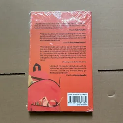 Chú bé đeo ba lô màu đỏ 708786