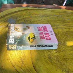 COMBO JEFFEREY DEAVER : NỮ PHỤ TÁ VÀ BÙA MÊ ĐÀN ÔNG & CÁI GHẾ TRỐNG 748869