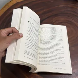 II Văn Học Nước Ngoài: Hoa Vẫn Nở Mỗi Ngày - VALÉRIE PERRIN - 2022 976232