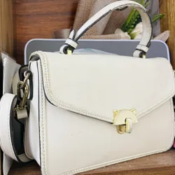 Mua túi xách tặng kèm váy