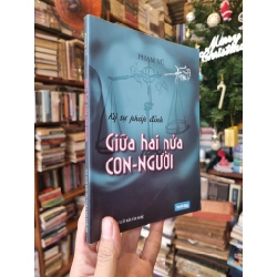 Ký Sự Pháp Đình : Giữa hai nửa con-người - Phạm Vũ