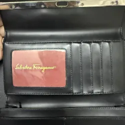 Ví nữ chính hãng Salvatore Ferragamo Leather Wallet màu đen 989639