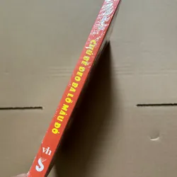 Chú bé đeo ba lô màu đỏ 708786