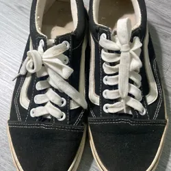 Giày vans cũ bị bạc màu