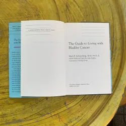 THE GUIDE TO LIVING WITH BLADDER CANCER 1022727