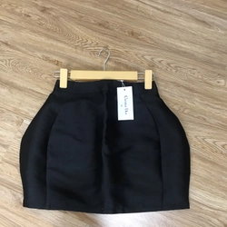Chân váy đen ngắn size S màu đen còn nguyên mác