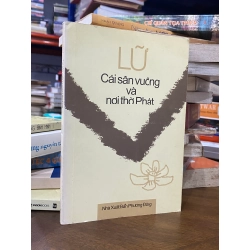 Cái sân vuông và nơi thờ Phật - Lữ